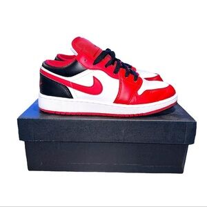 Air Jordan 1 Low (GS) Bulls 553560-163 6Y / Women’s 7